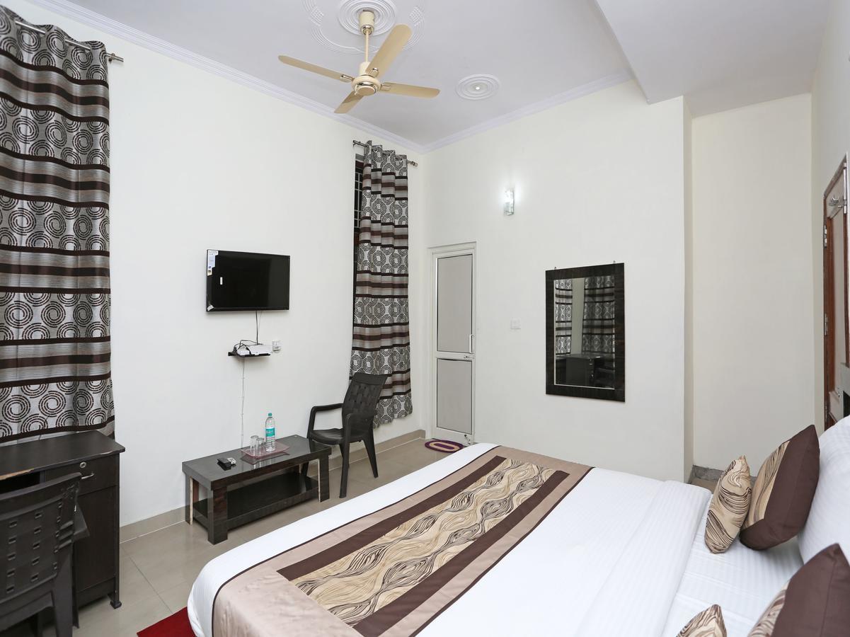 Oyo 8910 Celeste Inn Greater Noida Ngoại thất bức ảnh