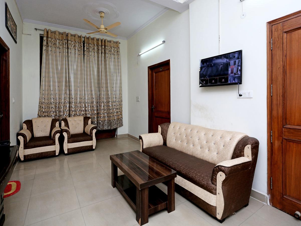 Oyo 8910 Celeste Inn Greater Noida Ngoại thất bức ảnh