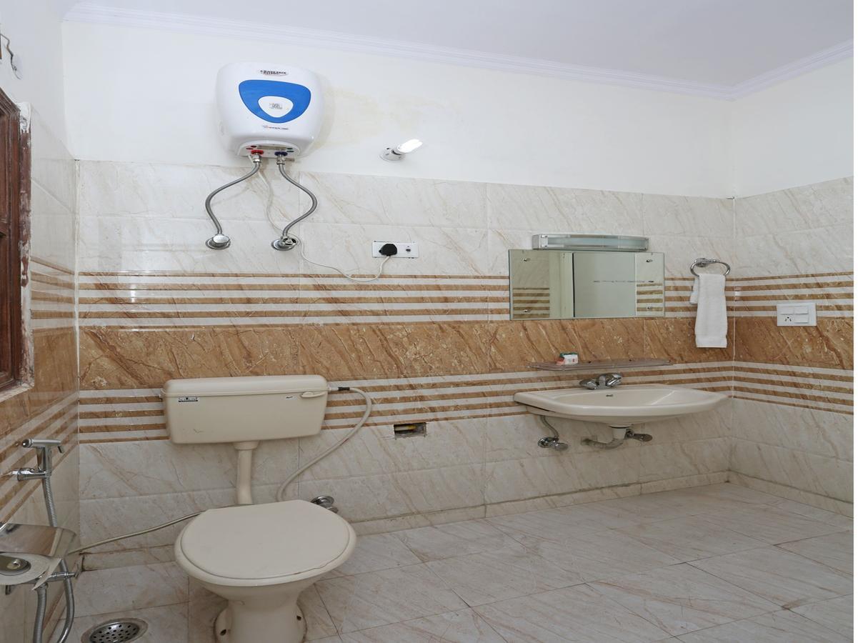 Oyo 8910 Celeste Inn Greater Noida Ngoại thất bức ảnh